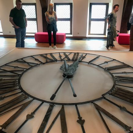 De vroegere wijzers van de klok van het belfort