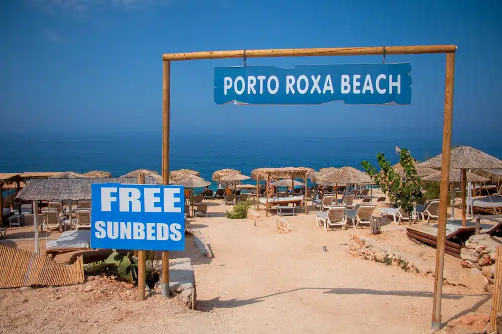 Porto Roxa beach