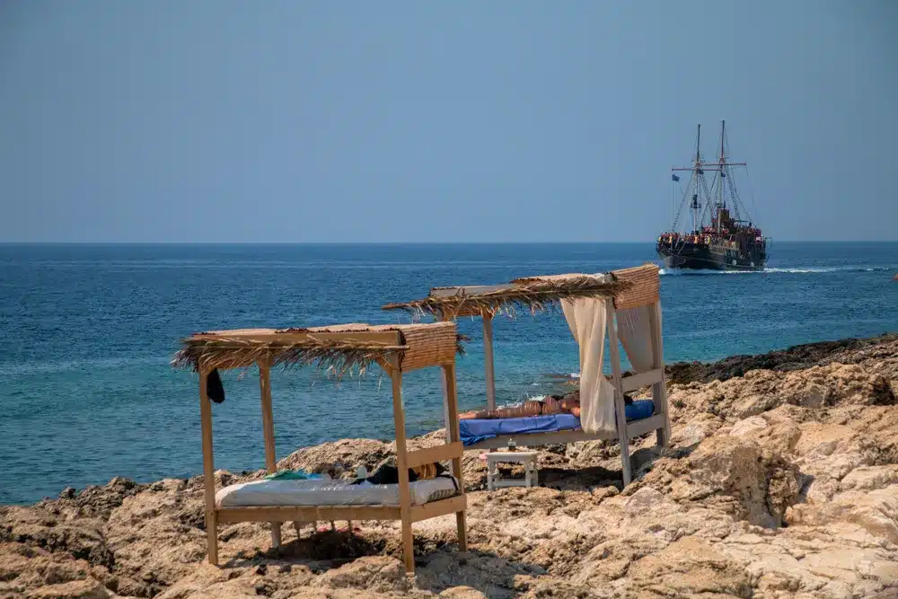 Porto Roxa beach