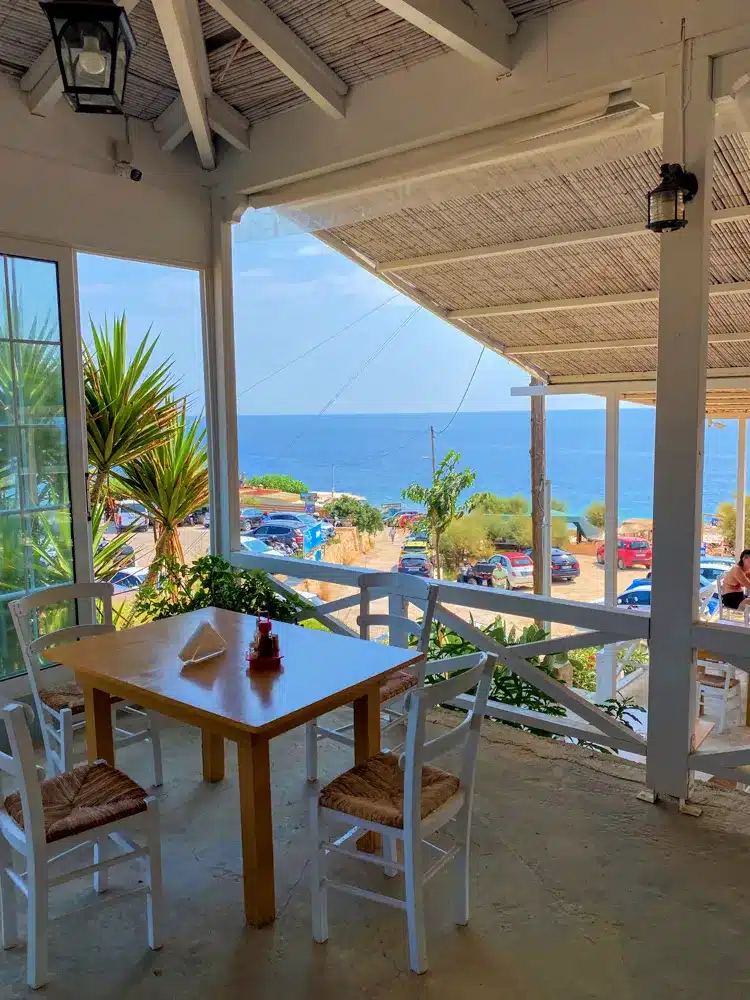 Porto Roxa beach