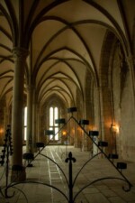 De Salle des Chevaliers in de abdij van de Mont-Saint-Michel